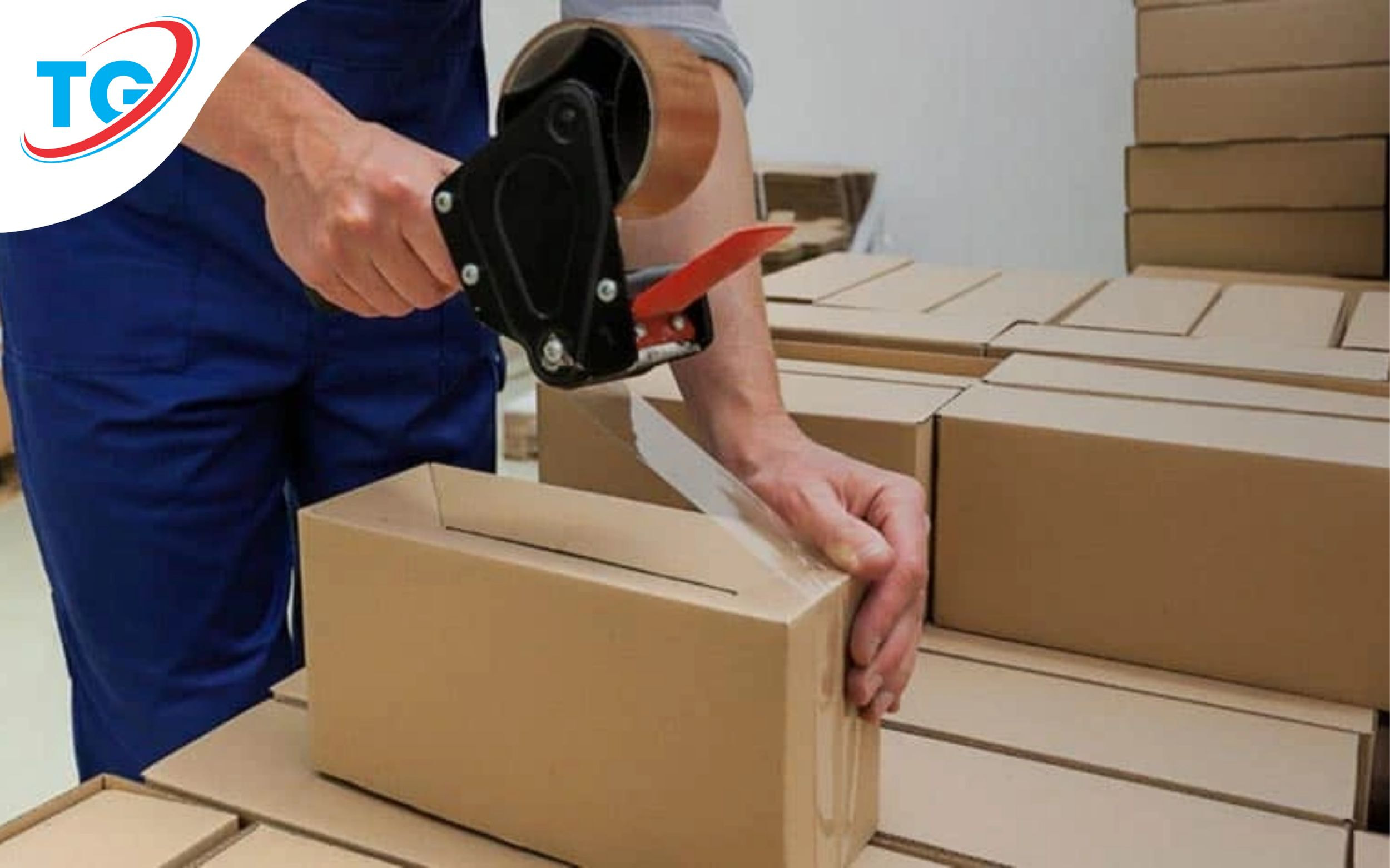 Nhân viên tiến hành kiểm tra số lượng, mẫu mã, tình trạng hàng hóa khi khách hàng có đăng ký dịch vụ kiểm đếm và đóng gói