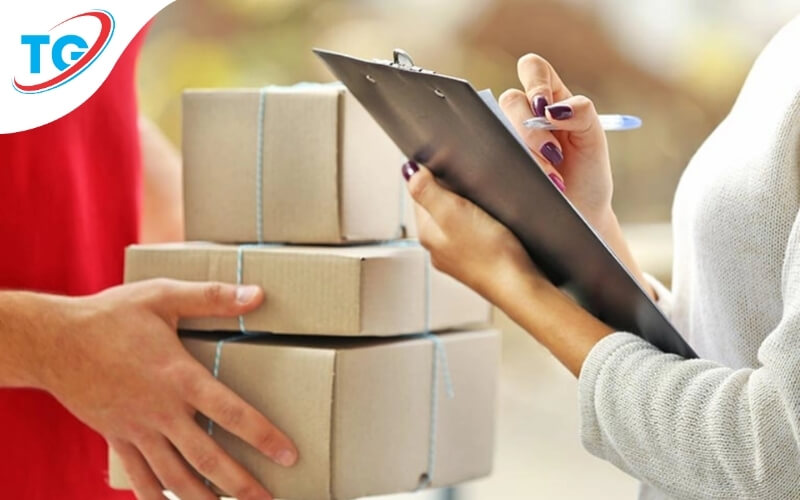 Nhận và kiểm tra sau khi đơn vị vận chuyển gửi hàng về tay